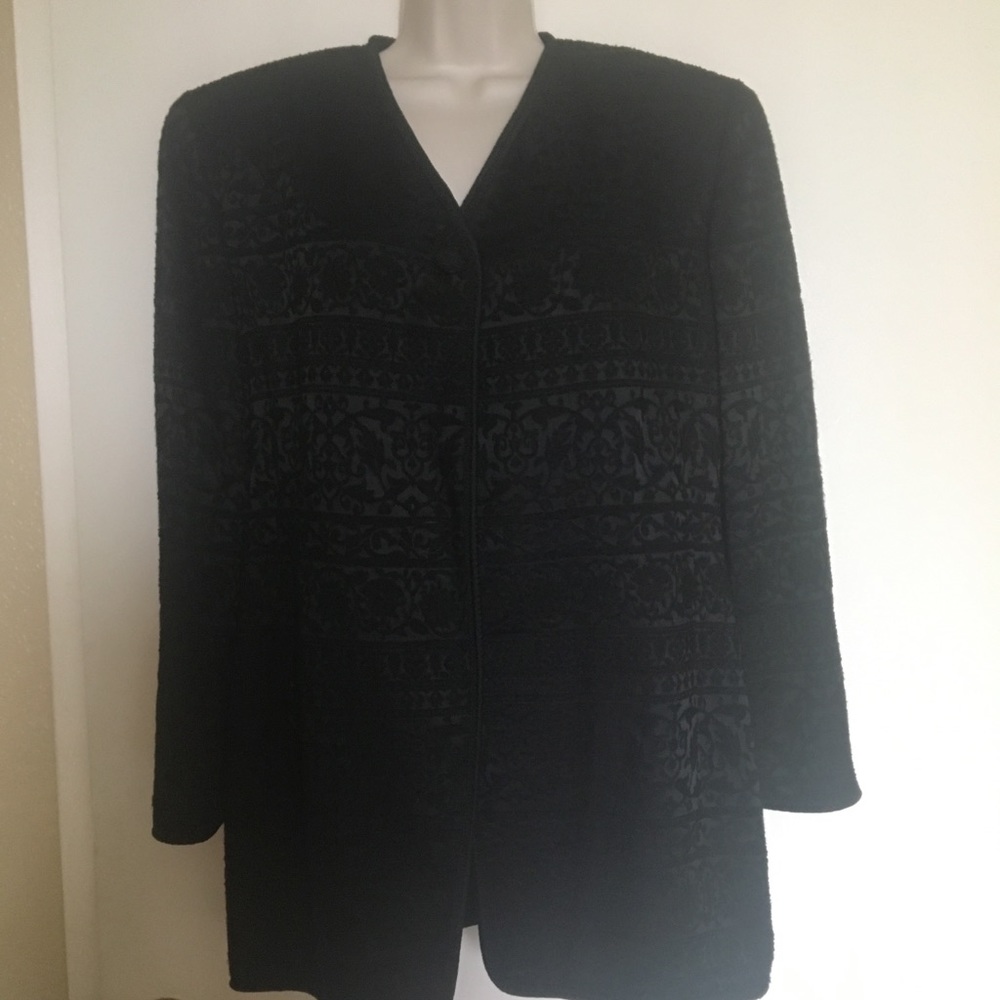 Blazer - Picture 4 of 4